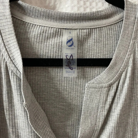 NWOT L&G Ribbed V-Neck Top - Picture 6 of 7